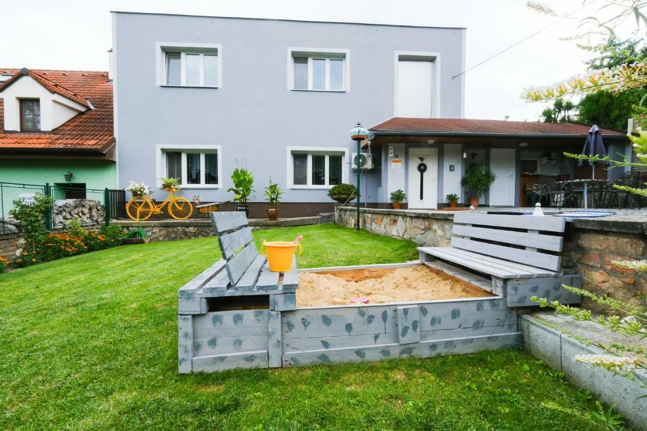 Apartment Livi Микулов Екстериор снимка