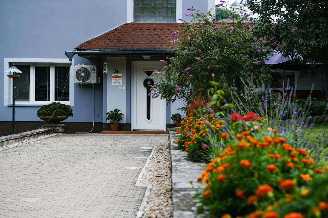 Apartment Livi Микулов Екстериор снимка