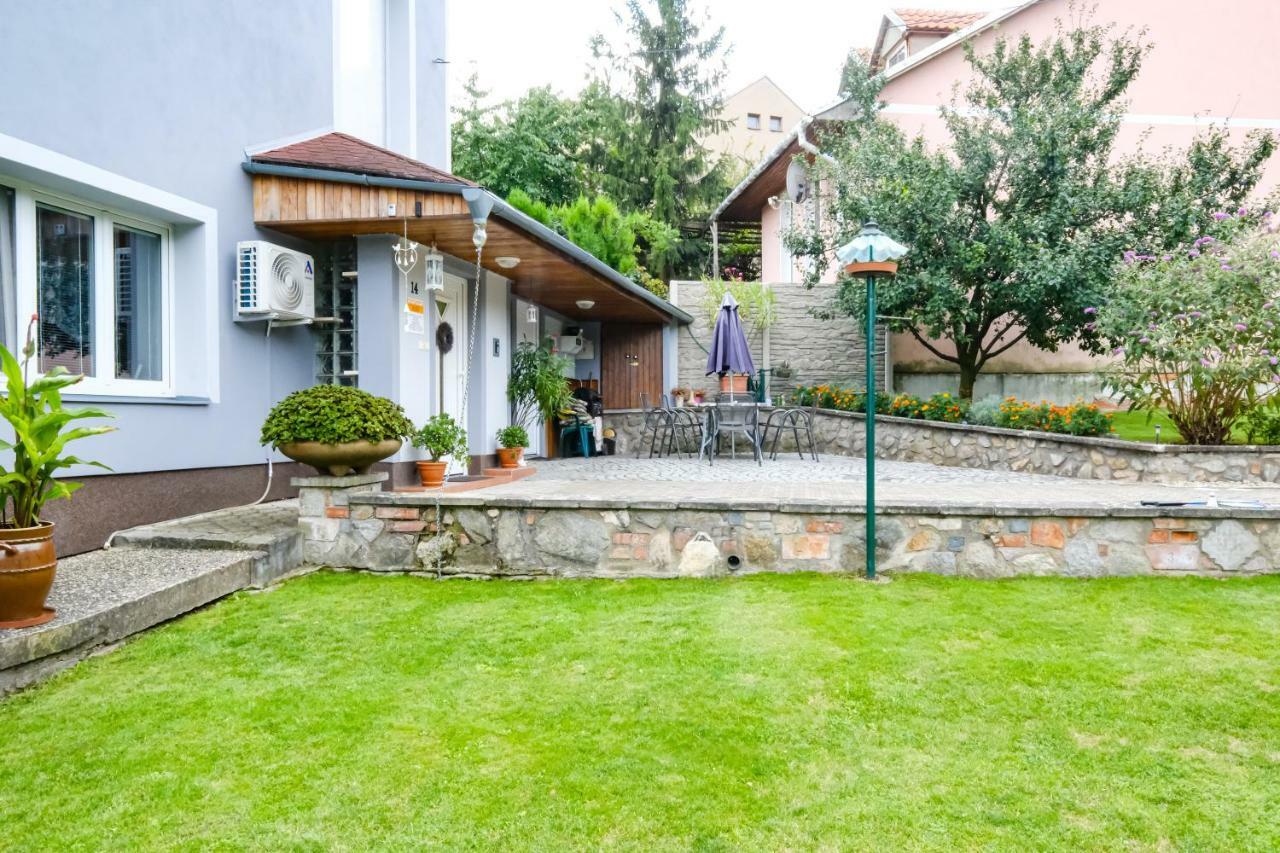 Apartment Livi Микулов Екстериор снимка